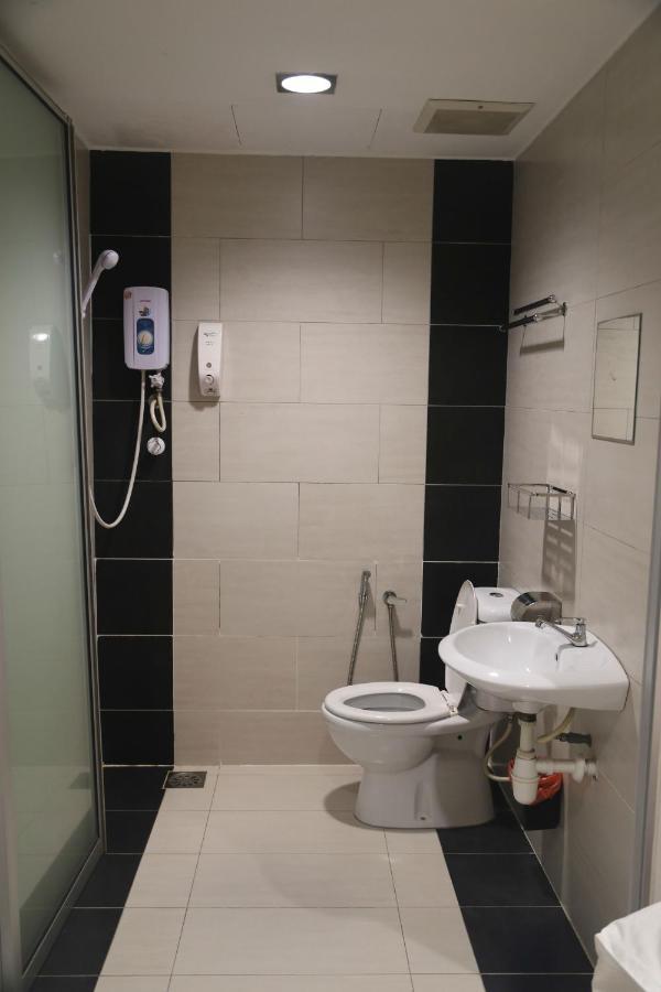 Wl Hotel Kampung Baharu Sungai Buluh Kültér fotó